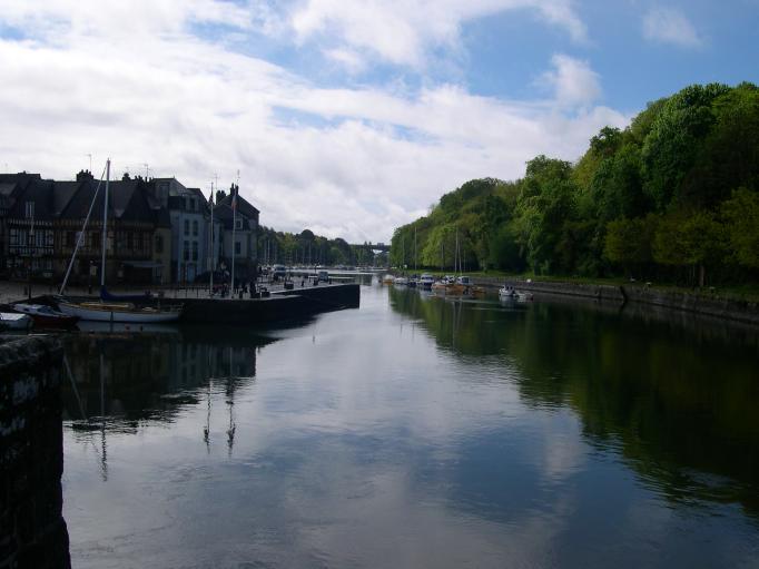  les quais du port de Saint-Goustan.